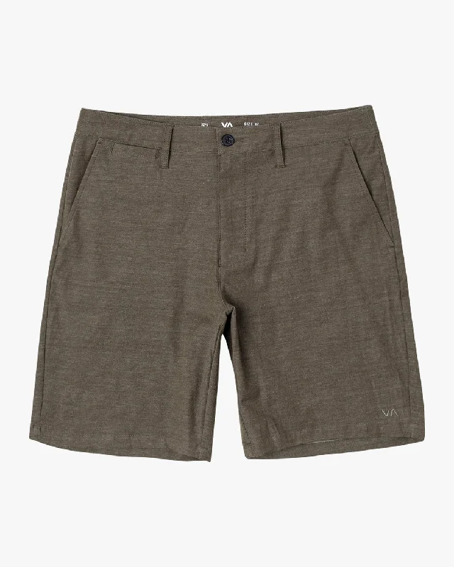 Back In 19" Hybrid Shorts - Olive