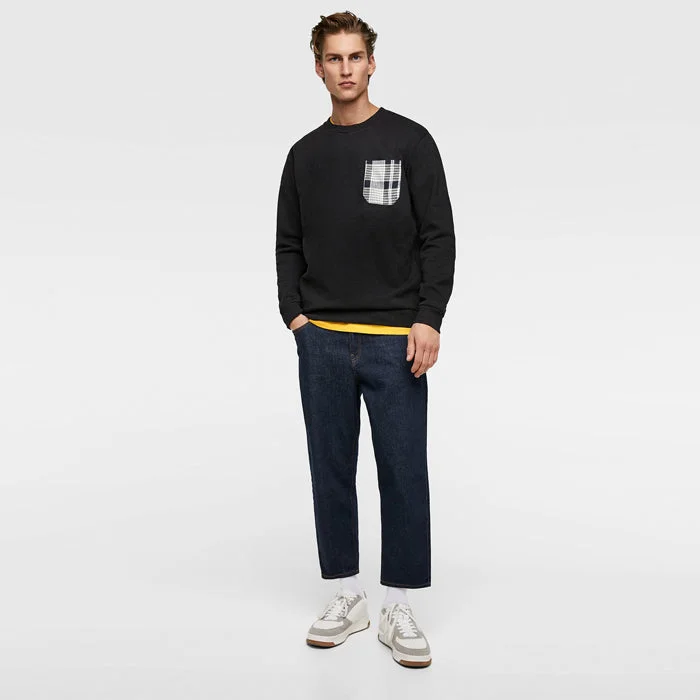 ZR Man Black Sweatshirt With Matching Pocket